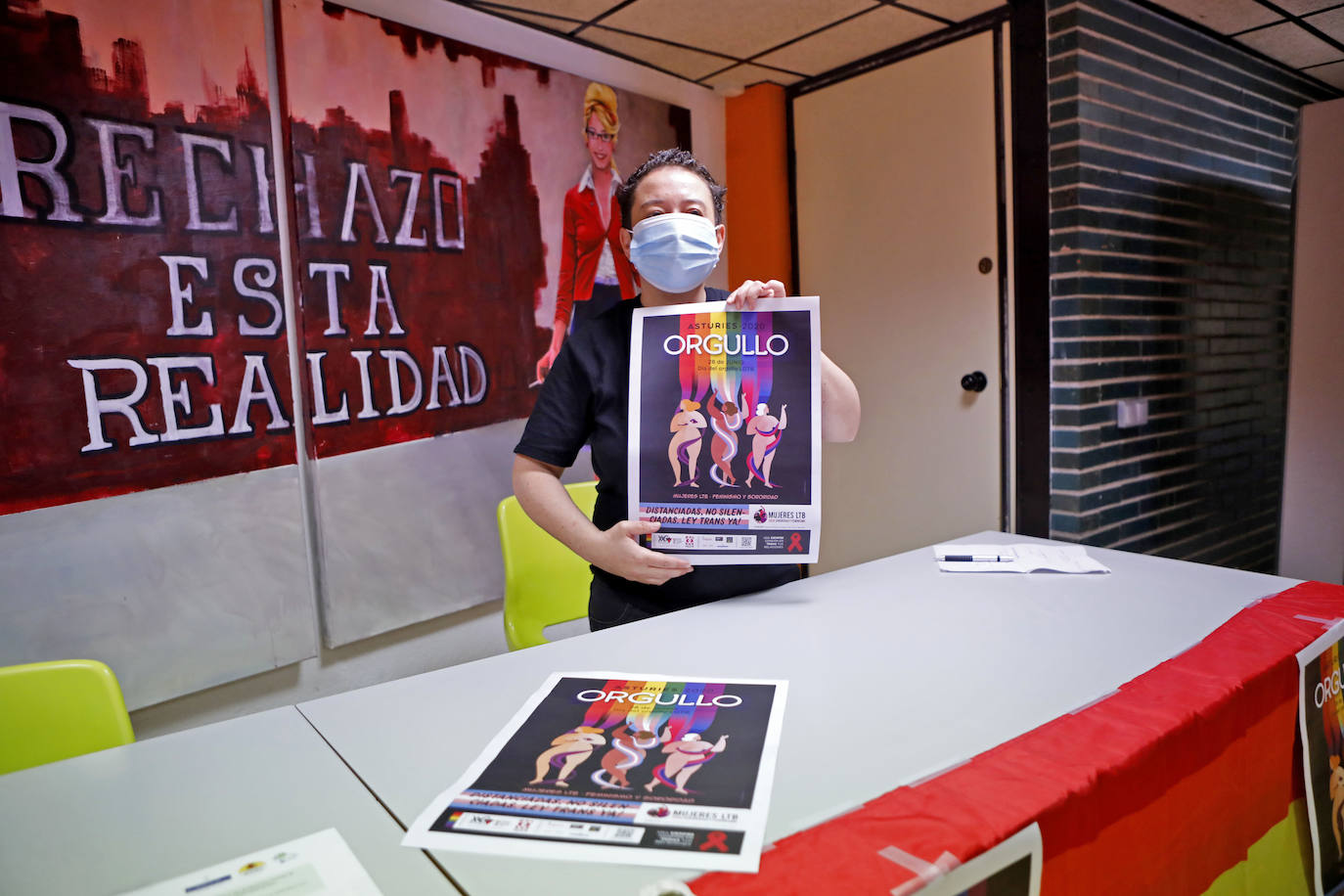 La coordinadora del Colectivo XEGA, Yosune Álvarez, durante la presentación del programa del Orgullo de este año