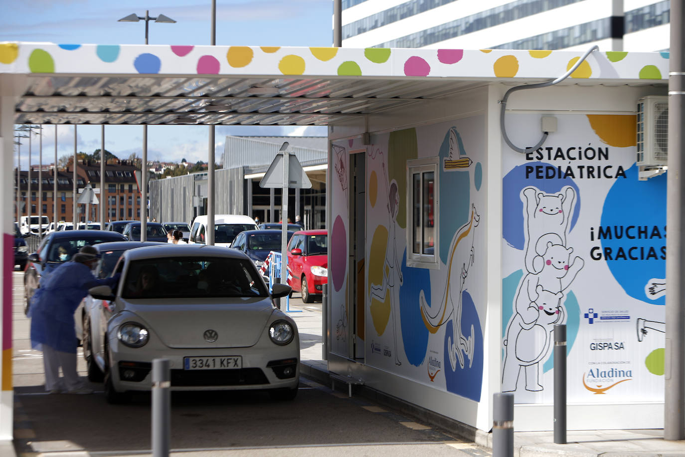 El primer Autocovid pediátrico de España está instalado en Oviedo, en el HUCA