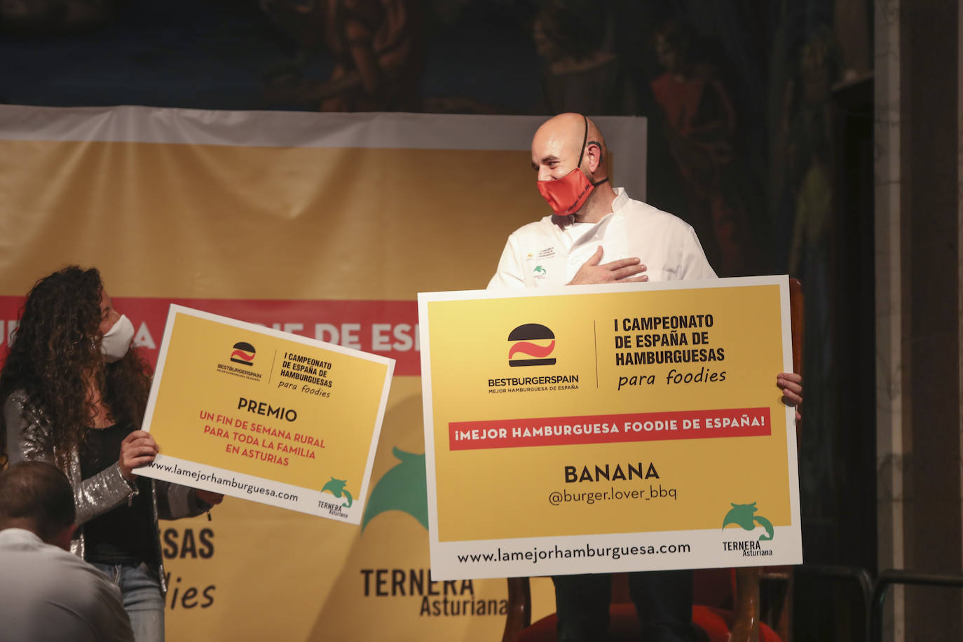 La hamburguesa casera elaborada por el granadino Pablo Gómez, se convirtió en la ganadora del Campeonato de España Foodie que se llevó a cabo en las instalaciones de la Universidad Laboral de Gijón.