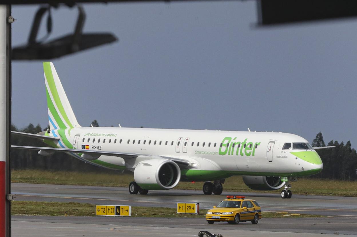 Un avión de Binter, que acaba de implantarse en el aeropuerto. 