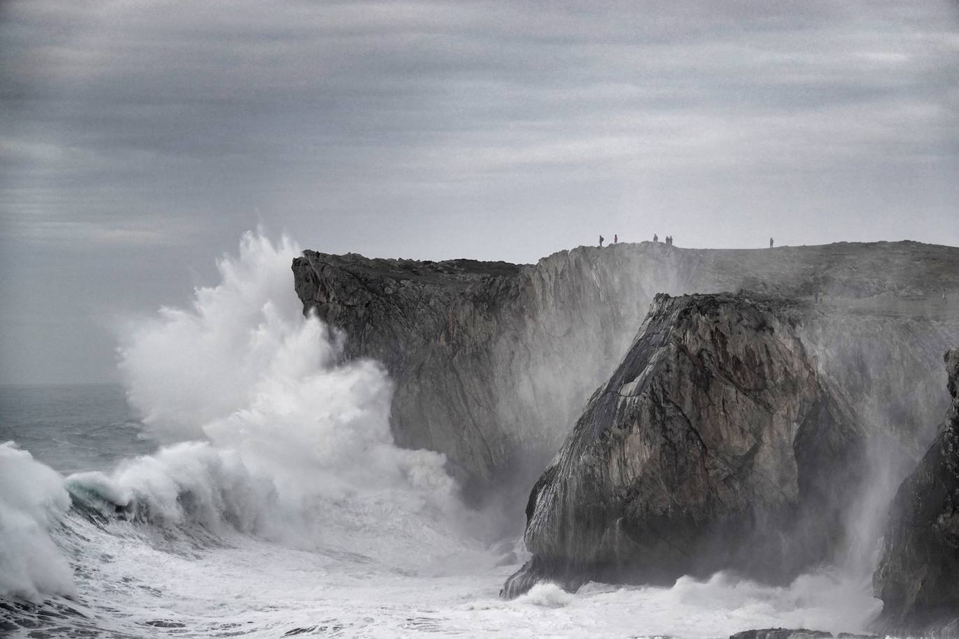 Fotos: Las espectaculares olas que azotaron la costa asturiana