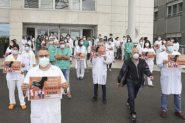 Coronavirus en Asturias | La huelga médica contra el 'decretazo' suspende consultas y operaciones