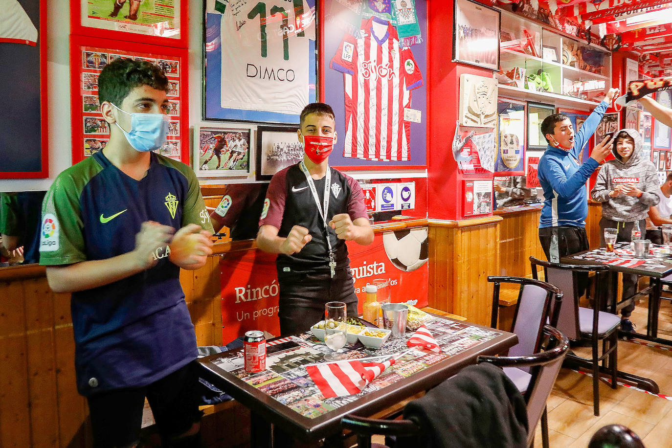 La afición rojiblanca ha disfrutado de un encuentro en el que los de David Gallego vencieron al Alcorcón en el estadio Santo Domingo (1-2)