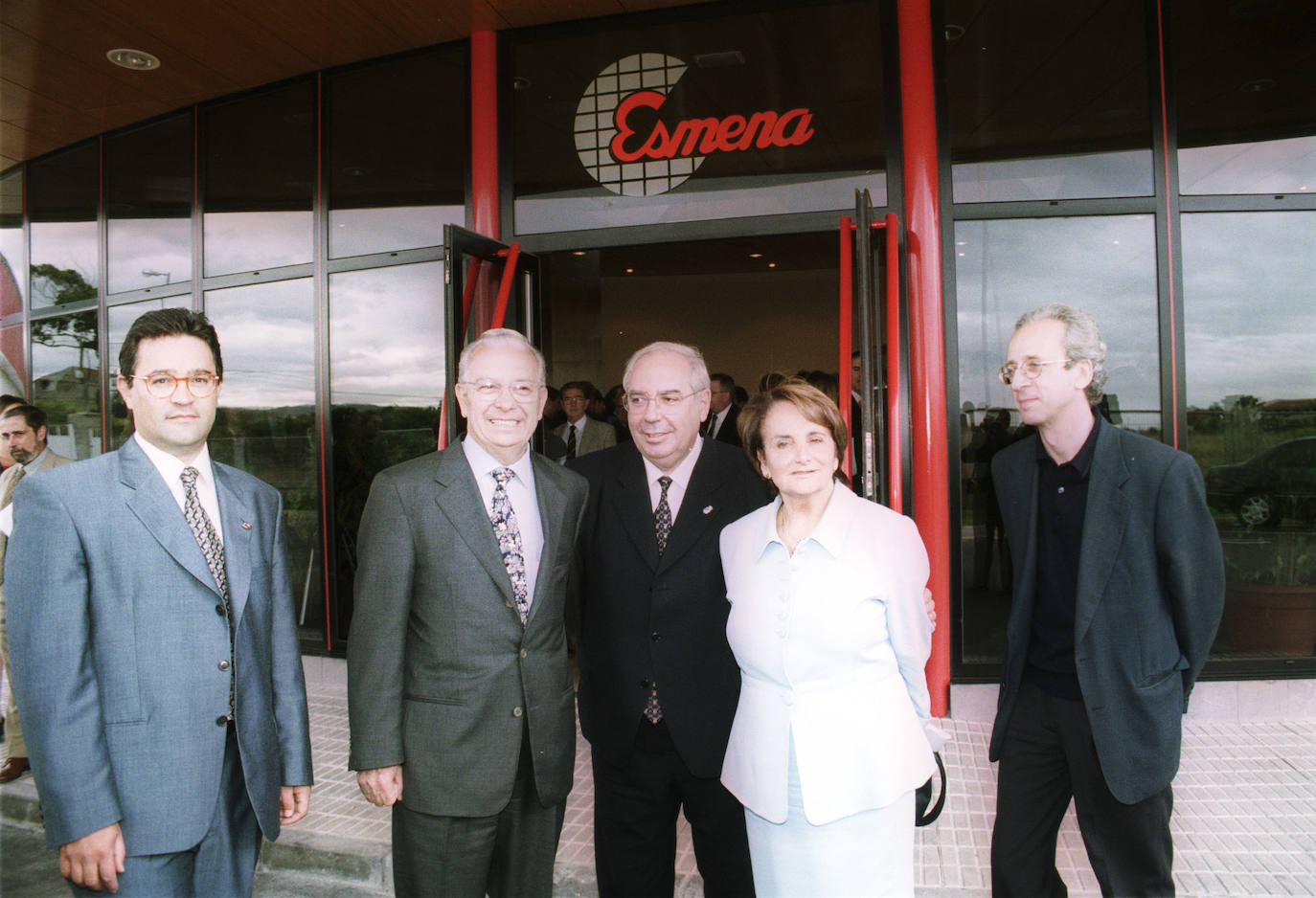 José Antonio Hevia Corte ha fallecido este jueves a los 88 años. Fue socio de Esmena, fundador de Ideas en Metal y presidente de honor de Esnova Racks. También fue relevante su actividad como mecenas y benefactor del Ateneo Jovellanos de Gijón. Precisamente, esta entidad (a la que donó su biblioteca de arte e historia de Asturias) le rindió tributo hace tres años por su entrega a la ciudad, que le homenajea con una calle. 