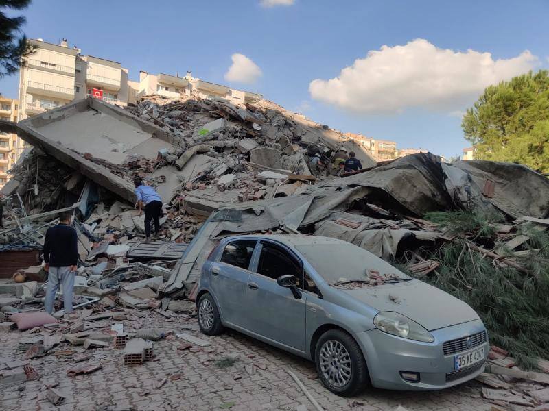 Un terremoto de magnitud entre 6,6 y 6,8 en la escala de Richter sacudió este viernes la isla griega de Samos, en el este de país, y la costa egea de Turquía.