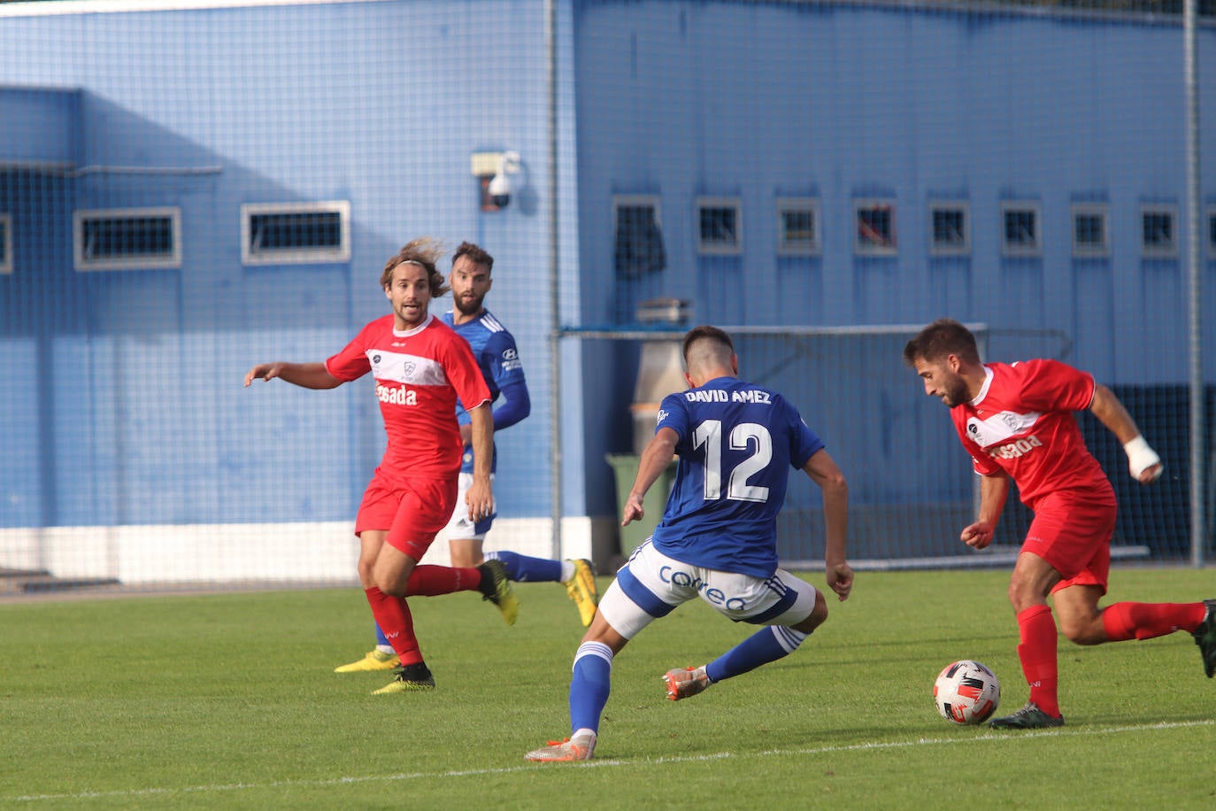 Jugadas del partido entre el Oviedo Vetusta y el Marino celebrado este sábado con victorial local por 2-1.