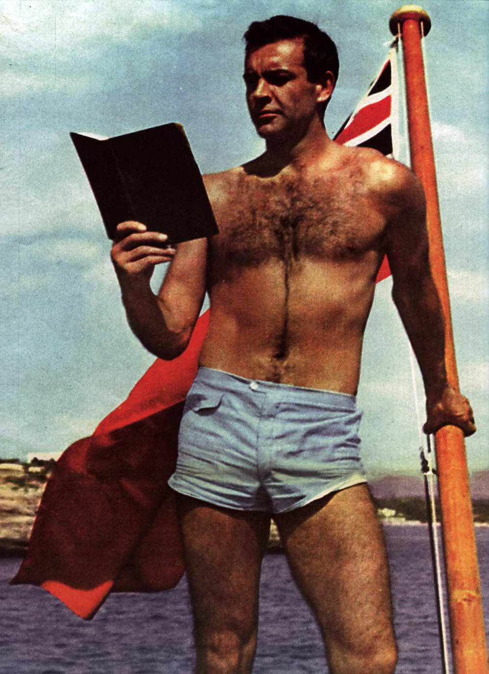 El actor escocés Sean Connery ha fallecido a los 90 años. Ganador de un Oscar por su interpretación en 'Los Intocables de Eliot Ness', deja una larga lista de títulos, pero siempre será eterno su papel como el agente James Bond. 