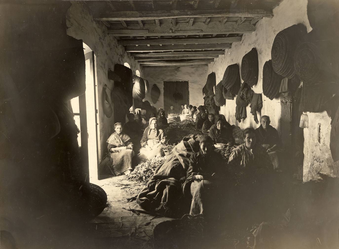 El histórico edificio de Tabacalera en Gijón, de 6.900 metros cuadrados y cinco plantas, será recuperado para usos culturales. Será una nueva etapa para un emblemático inmueble que fue también iglesia y vicaría.