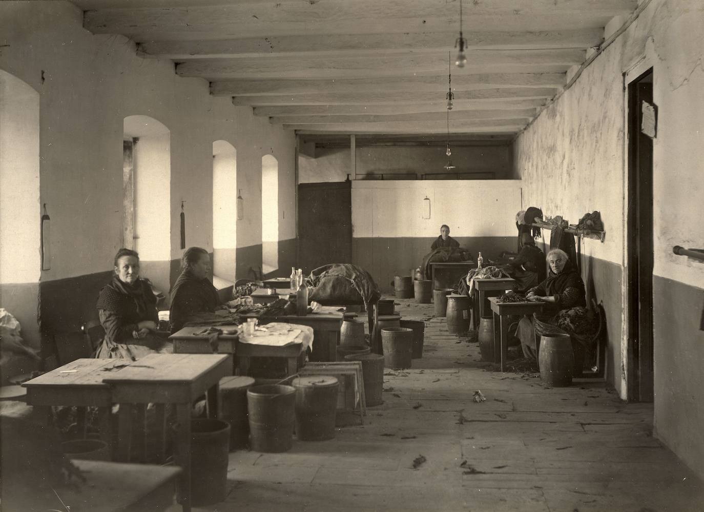 El histórico edificio de Tabacalera en Gijón, de 6.900 metros cuadrados y cinco plantas, será recuperado para usos culturales. Será una nueva etapa para un emblemático inmueble que fue también iglesia y vicaría.