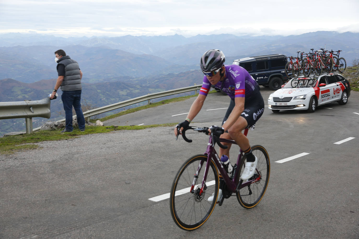 Segunda jornada de la Vuelta Ciclista en tierras asturianas, que transcurrió entre Pola de Laviana y L'Angliru.