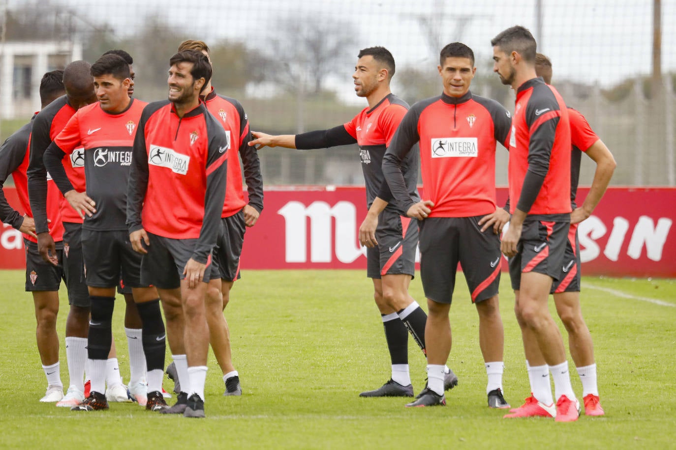 El Sporting se entrenó este domingo con la mirada puesta en el encuentro del lunes ante el Castellón.