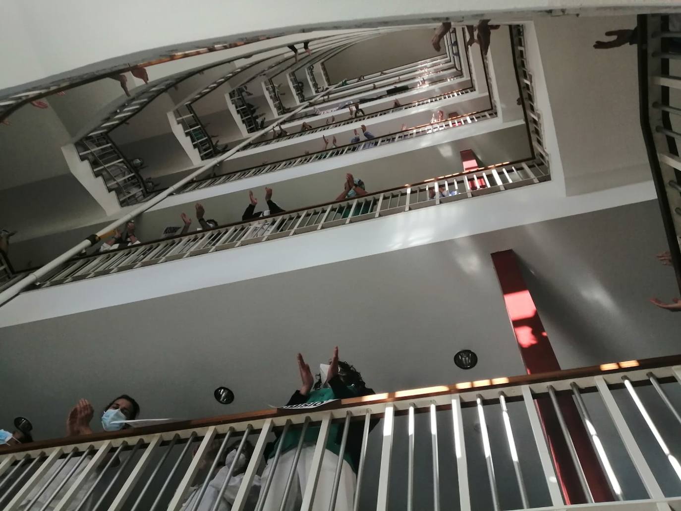 El personal de Cabueñes reclama la dimisión de la gerencia y de la dirección del hospital en una nueva protesta 