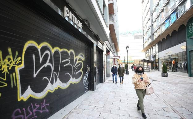 Asturias echa el cierre entre protestas de hosteleros y comerciantes