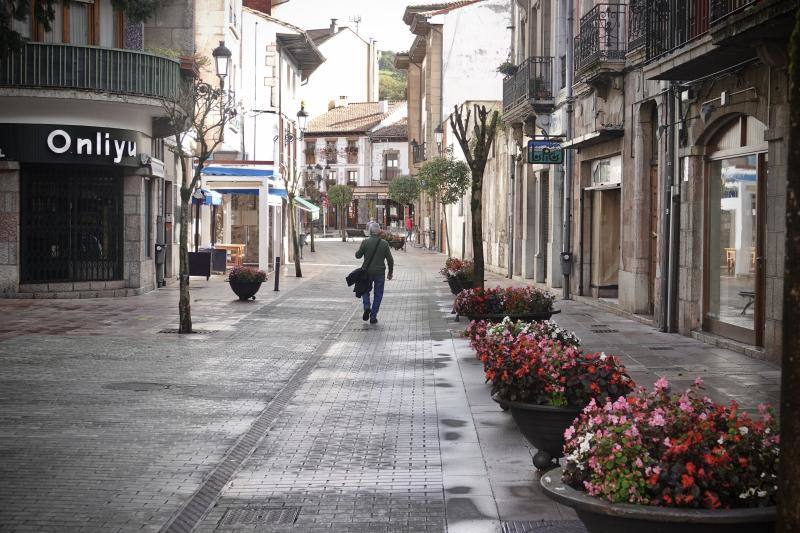 El buen tiempo se impone a las restricciones y anima a los asturianos a salir a la calle