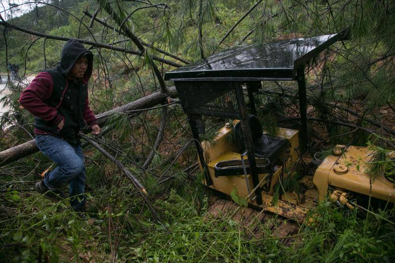 El ciclón Eta deja alrededor de 150 fallecidos o desaparecidos tras su paso por la zona norte de Guatemala. Un deslizamiento de tierras enterró unas 150 viviendas en Quejá, en el municipio de San Cristóbal Verapaz.