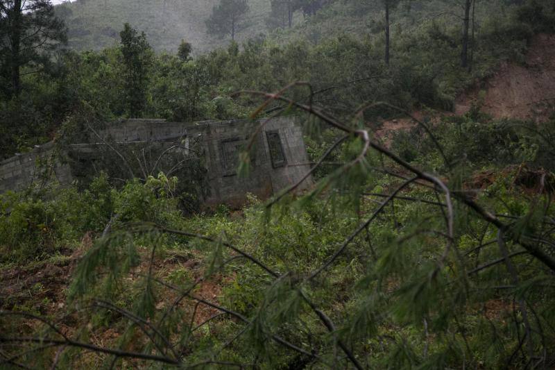 El ciclón Eta deja alrededor de 150 fallecidos o desaparecidos tras su paso por la zona norte de Guatemala. Un deslizamiento de tierras enterró unas 150 viviendas en Quejá, en el municipio de San Cristóbal Verapaz.