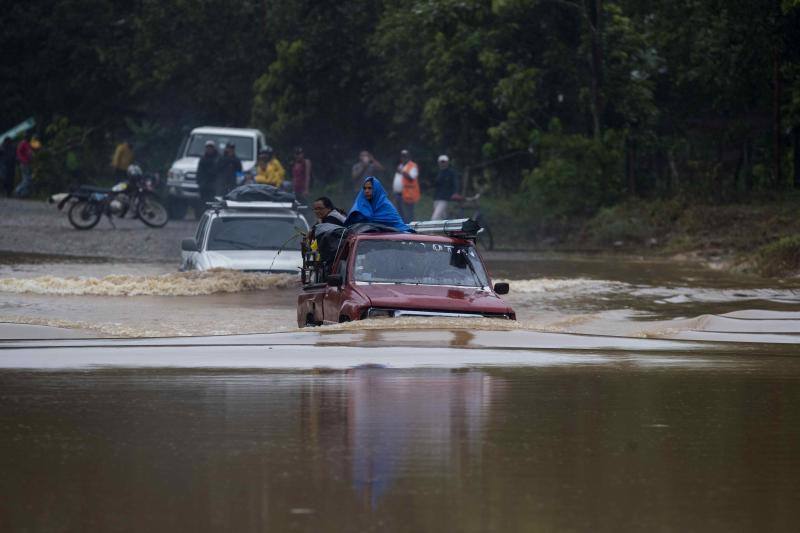 El ciclón Eta deja alrededor de 150 fallecidos o desaparecidos tras su paso por la zona norte de Guatemala. Un deslizamiento de tierras enterró unas 150 viviendas en Quejá, en el municipio de San Cristóbal Verapaz.