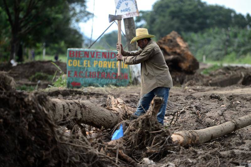 El ciclón Eta deja alrededor de 150 fallecidos o desaparecidos tras su paso por la zona norte de Guatemala. Un deslizamiento de tierras enterró unas 150 viviendas en Quejá, en el municipio de San Cristóbal Verapaz.