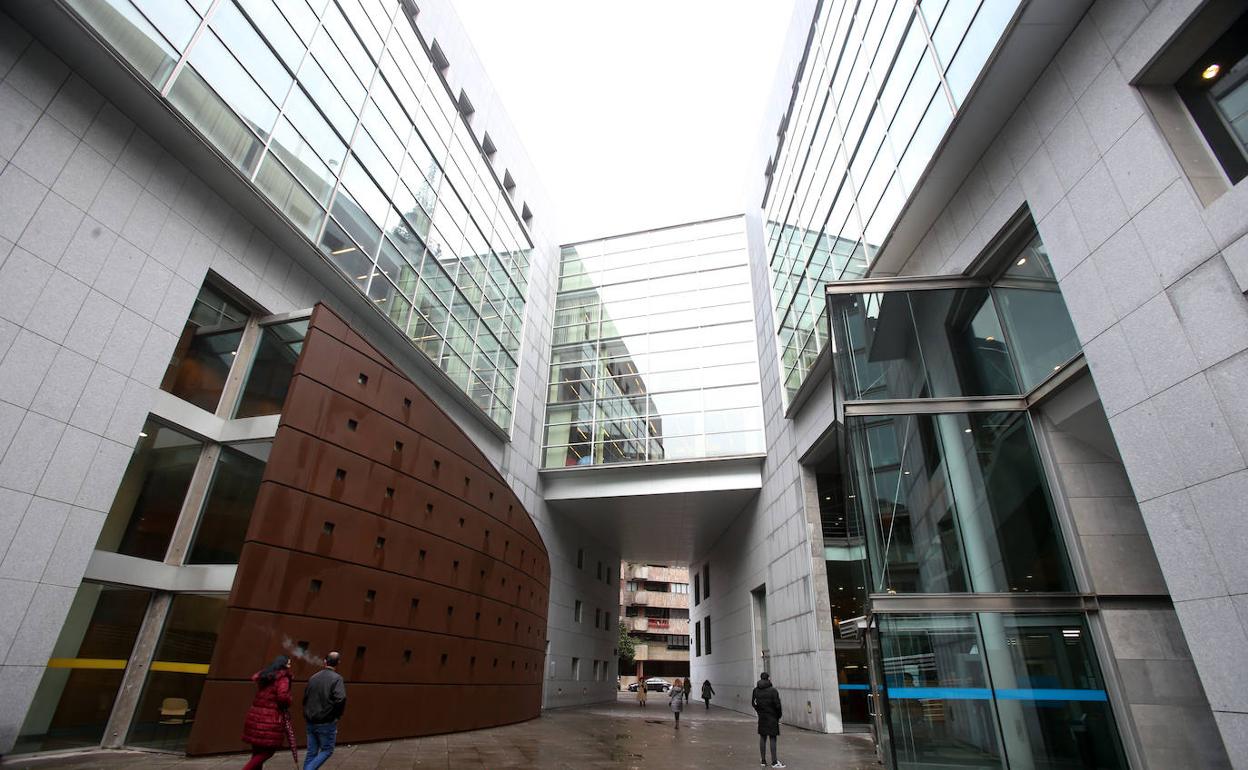 El edificio de la Audiencia Provincial en Oviedo. 