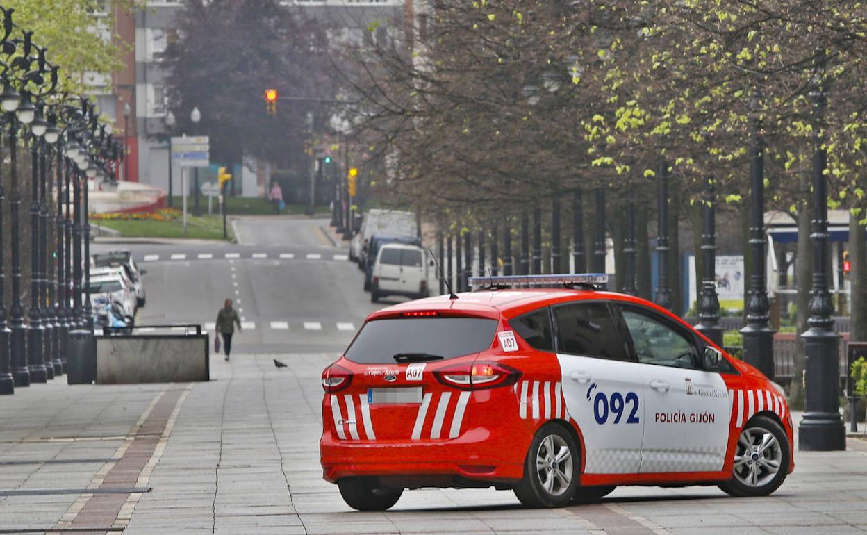 Denuncian a ocho personas por hacer una fiesta en un local de Gijón e incumplir el toque de queda
