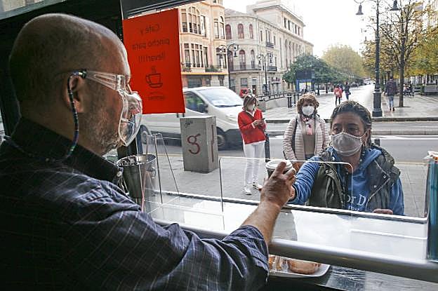 El pincho para llevar se abre hueco en las calles