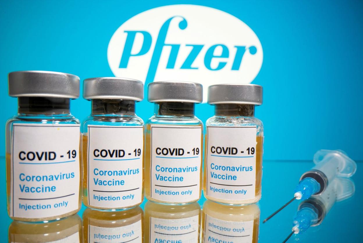 Algunos viales de la vacuna desarrollada por Pfizer. 