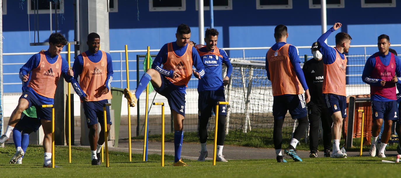Los jugadores del Real Oviedo entrenando en la jornada previa al partido contra el Zaragoza