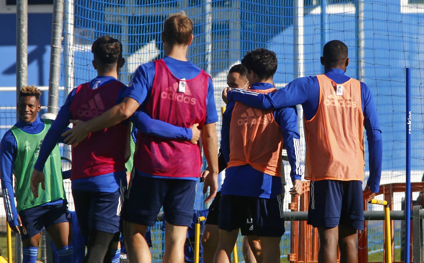Los jugadores del Real Oviedo entrenando en la jornada previa al partido contra el Zaragoza