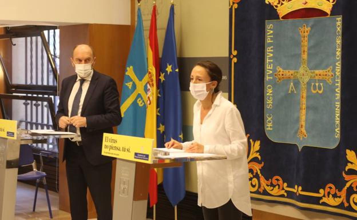 Los consejeros Juan Cofiño y Melania Álvarez.