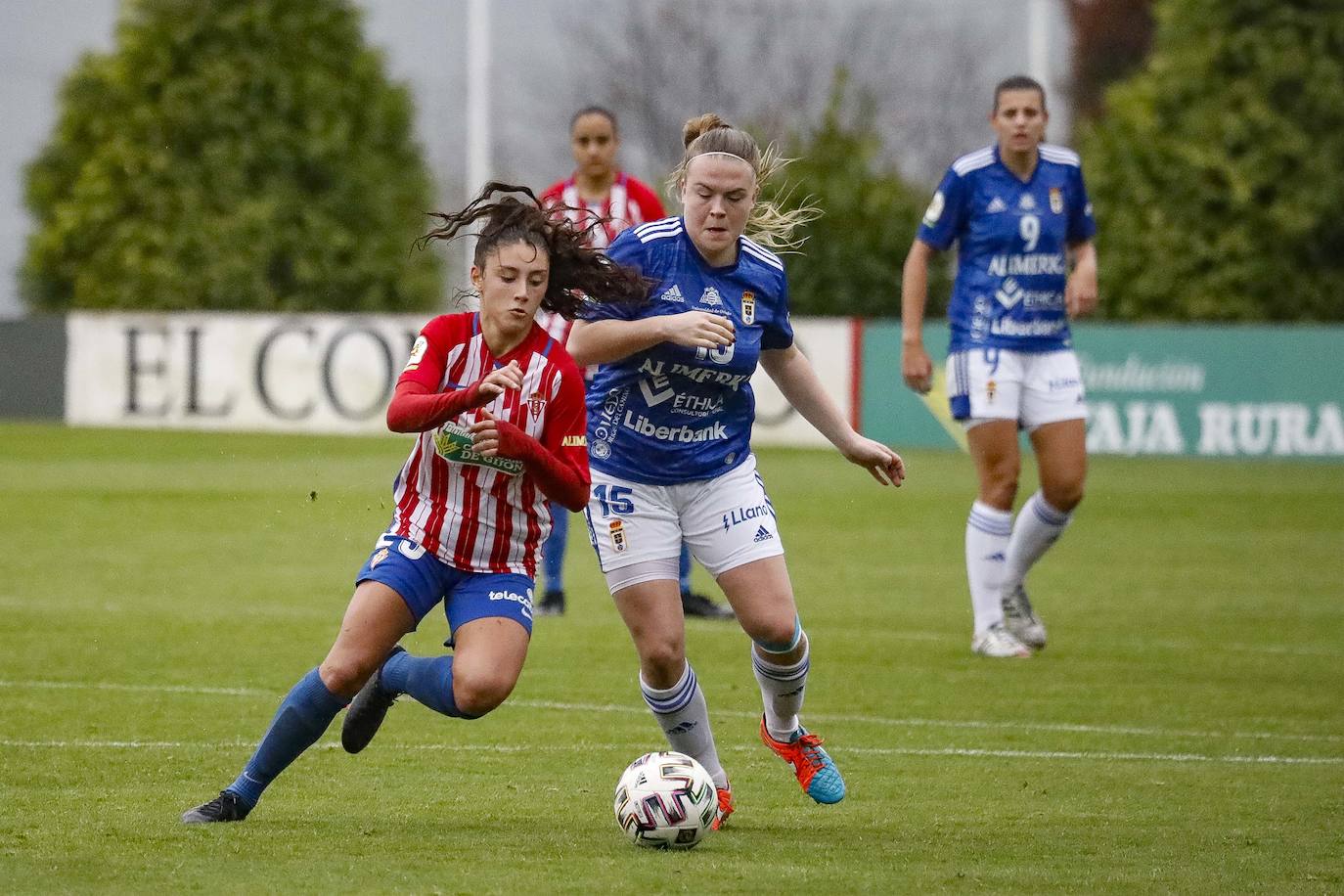 El derbi femenino celebrado este domingo en Mareo entre el Sporting y el Oviedo se saldó con un empate (1-1).