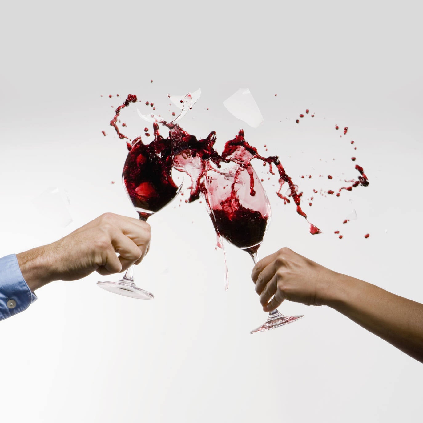 La fiesta de Nochevieja en un piso de Gijón acabó con la agresión de un agente que fue a medir el ruido. 