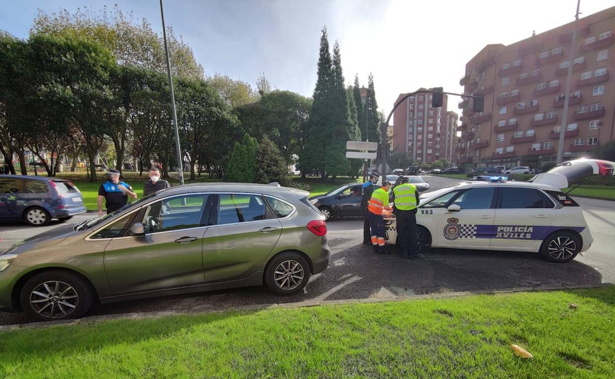 Un motorista resulta herido en un accidente en Avilés