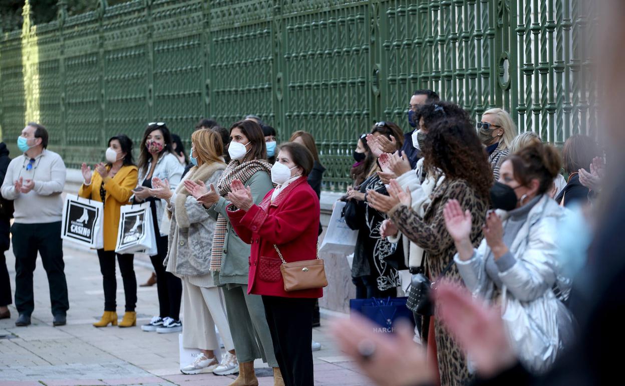 Los comerciantes, escépticos: «El próximo lunes seguro que tampoco abrimos»