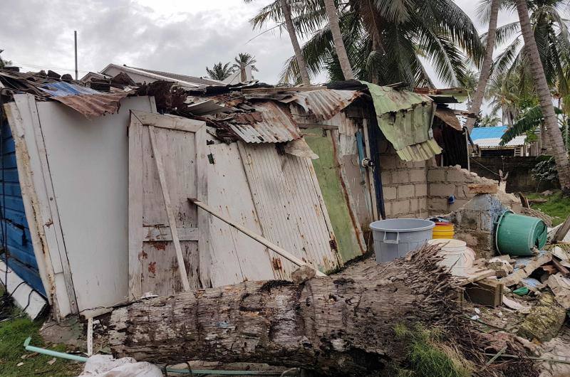 Después de arrasar Honduras, el huracán Iota golpeó este martes con fuerza Nicaragua. Ciudades como Jinotega y Nueva Segovia amanecieron con hoteles sin techo y regueros de árboles caídos que bloqueaban los accesos. Era el segundo ciclón de características devastadoras que arrasa Centroamérica en menos de dos semanas, algo especialmente inusual a estas alturas de la temporada en la que ya no suelen darse esos fenómenos.