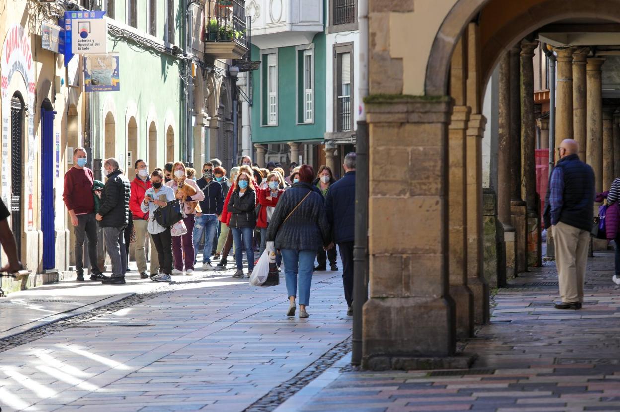 Las colas en Rivero se prolongaron durante la mañana. 