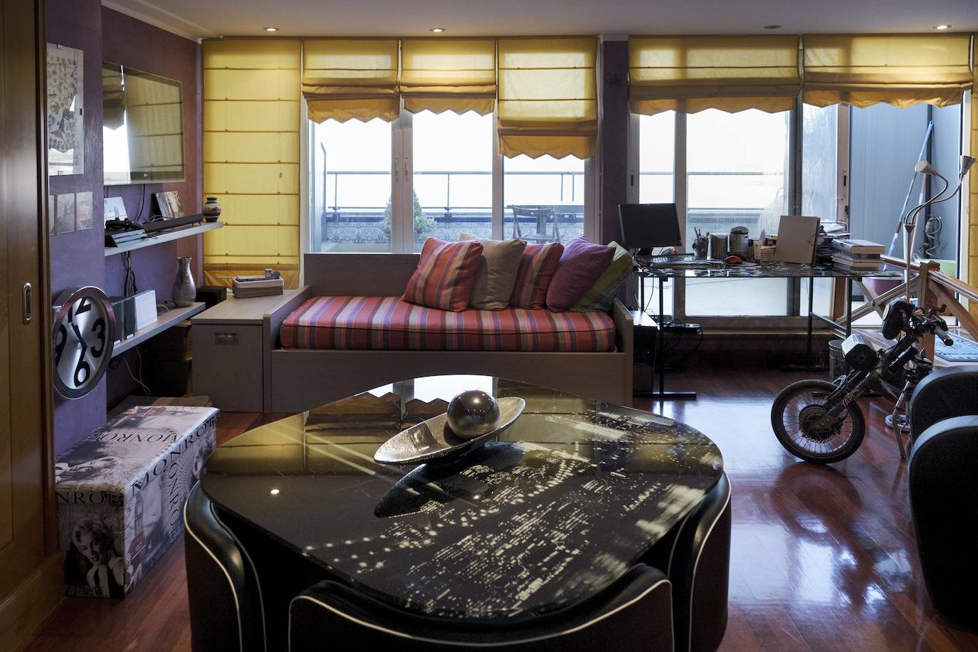 Tanto la casa como el acceso a la terraza se han acomodado para el desplazamiento en silla de ruedas.