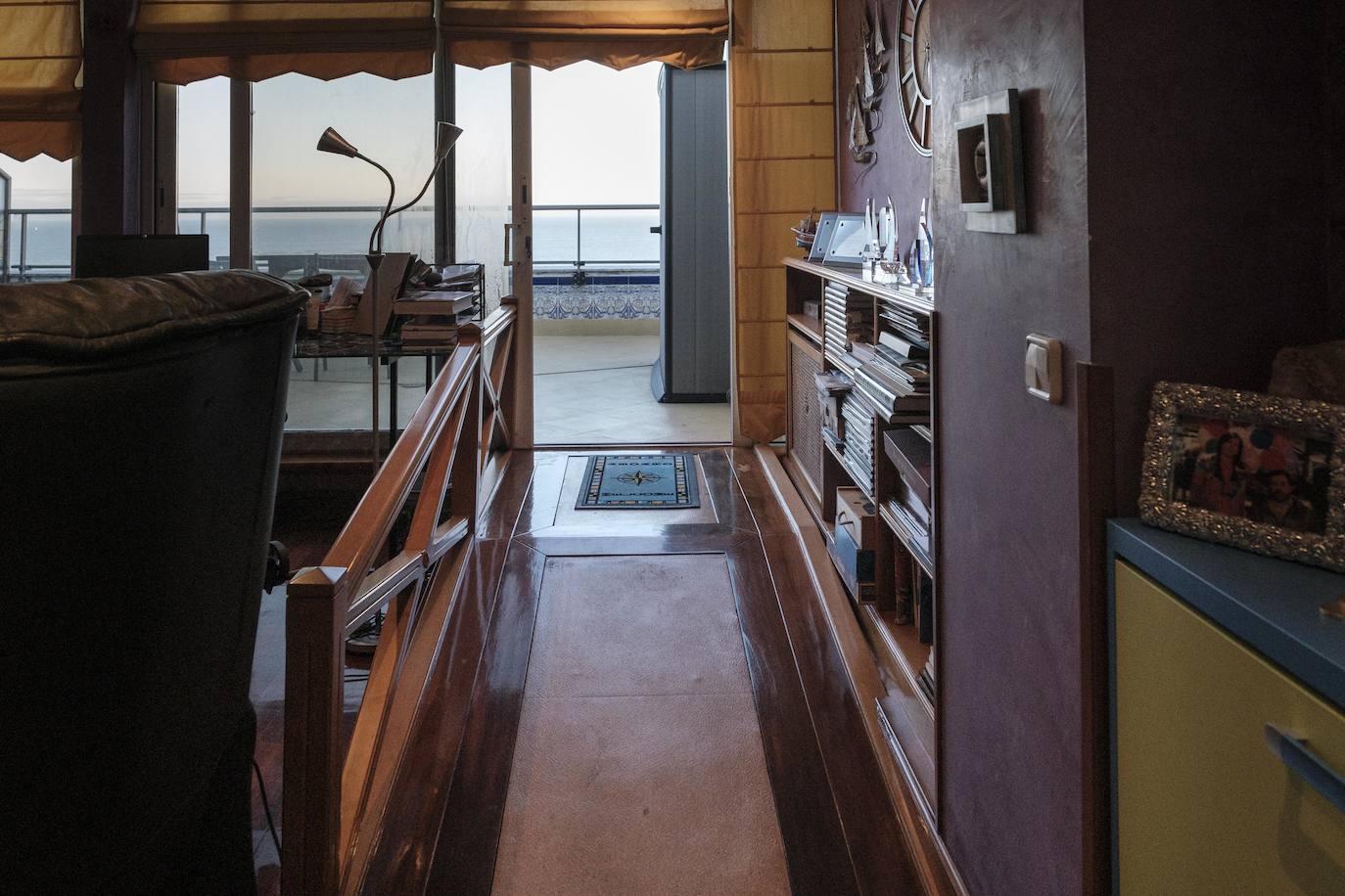 Tanto la casa como el acceso a la terraza se han acomodado para el desplazamiento en silla de ruedas.