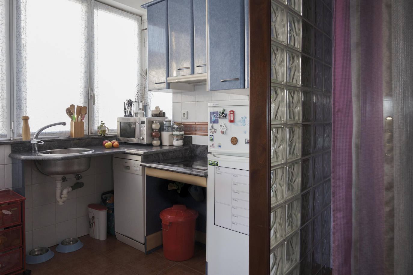 Tanto la casa como el acceso a la terraza se han acomodado para el desplazamiento en silla de ruedas.