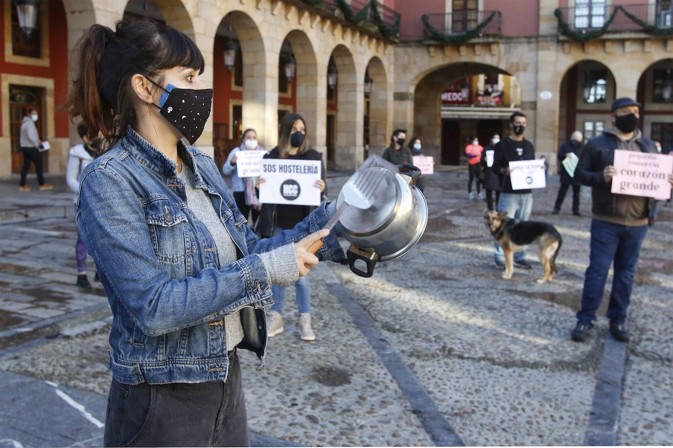 La 'cacerolada' de Hostelería con Conciencia ante la dramática situación por la que atraviesa el sector 
