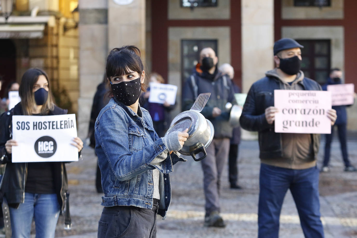 La 'cacerolada' de Hostelería con Conciencia ante la dramática situación por la que atraviesa el sector 