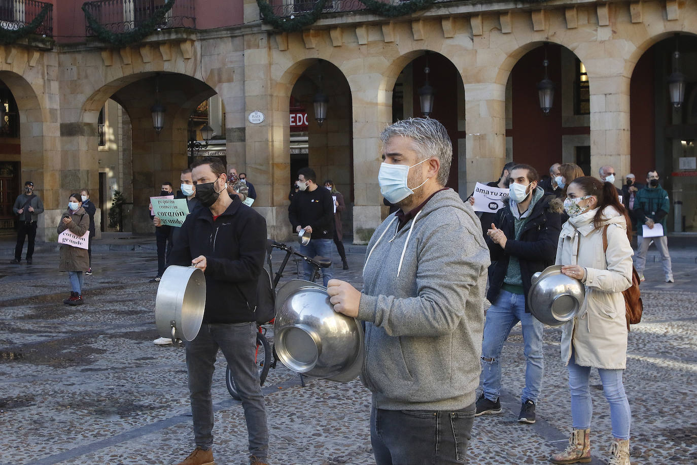 La 'cacerolada' de Hostelería con Conciencia ante la dramática situación por la que atraviesa el sector 