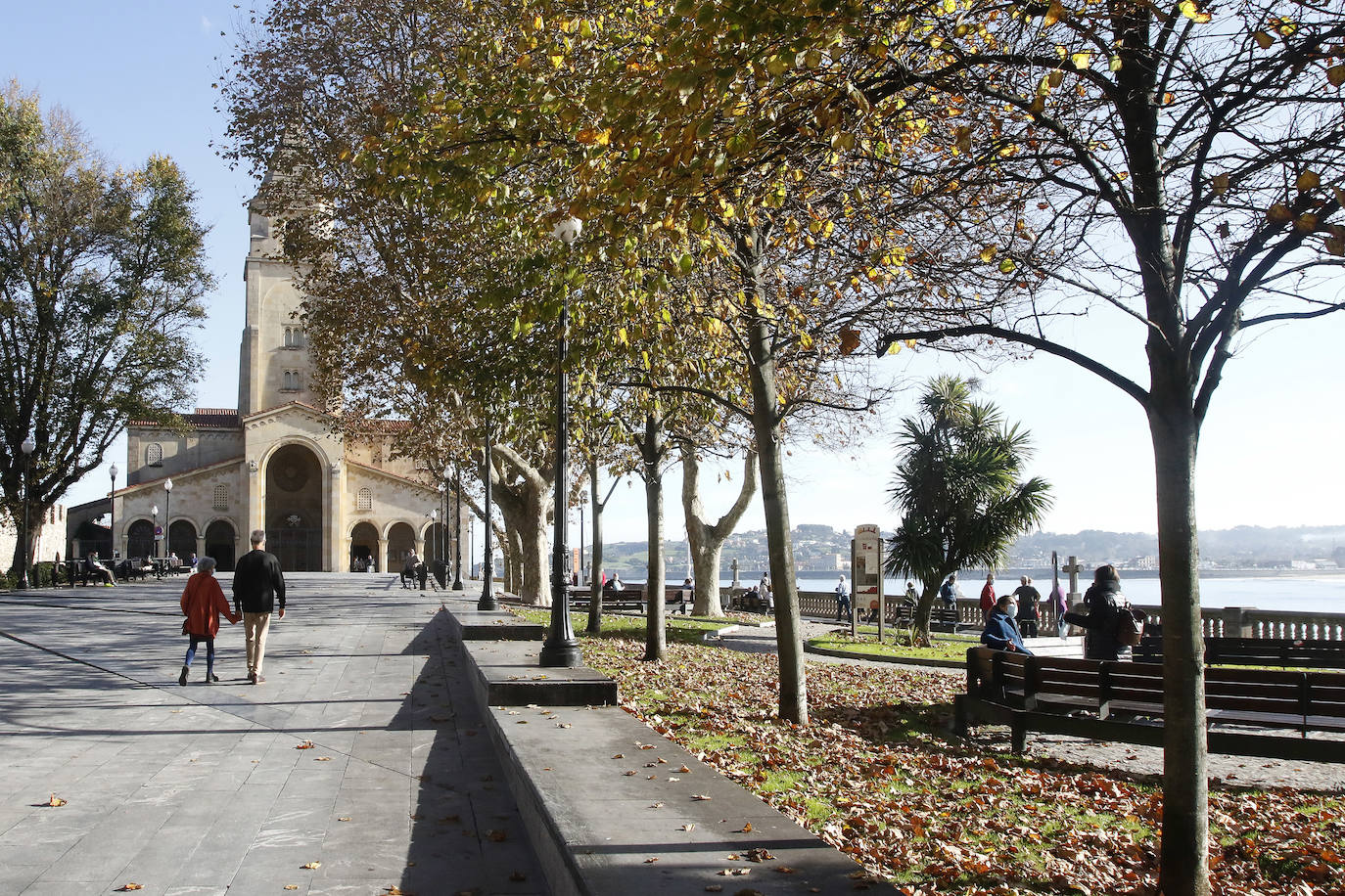 El ocre y el dorado del otoño tiñen los rincones del Principado que luce sus mejores galas también en esta estación.