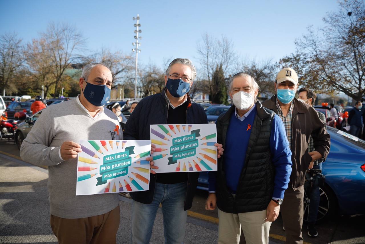 Protestan contra «el control político de la educación» y «los recortes en la libertad de enseñanza»