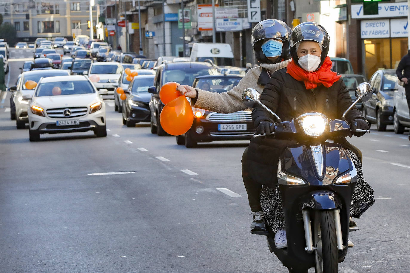 Protestan contra «el control político de la educación» y «los recortes en la libertad de enseñanza»