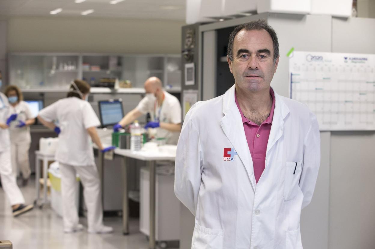 «Si una vacuna está disponible para la población, va a ser segura», afirma López Hoyos. 