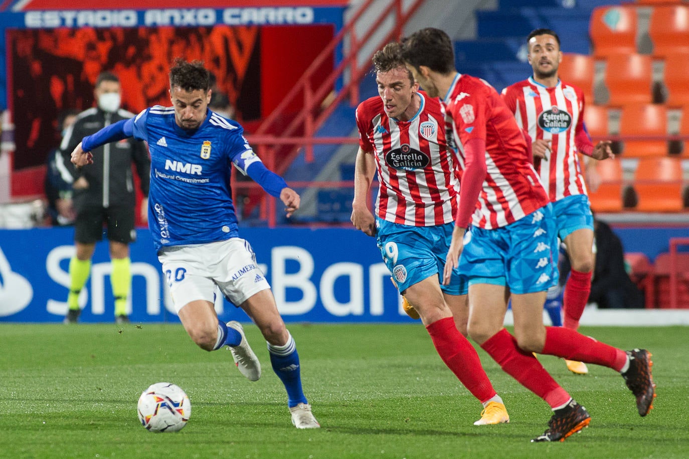 El partido en imágenes entre el Lugo y el Real Oviedo en el Anxo Carro celebrado este martes. 