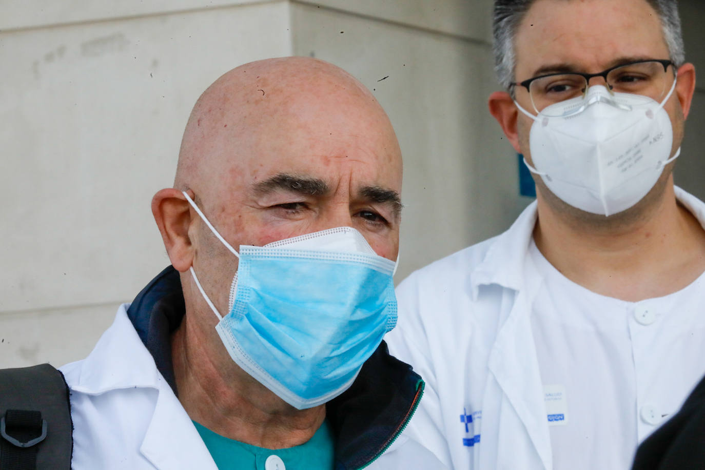 Los facultativos del HUCA y del Hospital de Cabueñes se han manifestado contra el decreto 29/2020, que permite contratar a profesionales sin MIR e intercambiar especialidades para paliar la presión hospitalaria por la pandemia