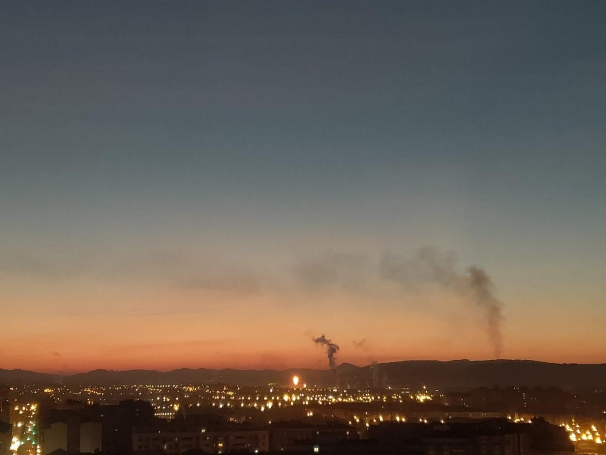 Contaminación, anteayer, en la zona oeste de Gijón. 
