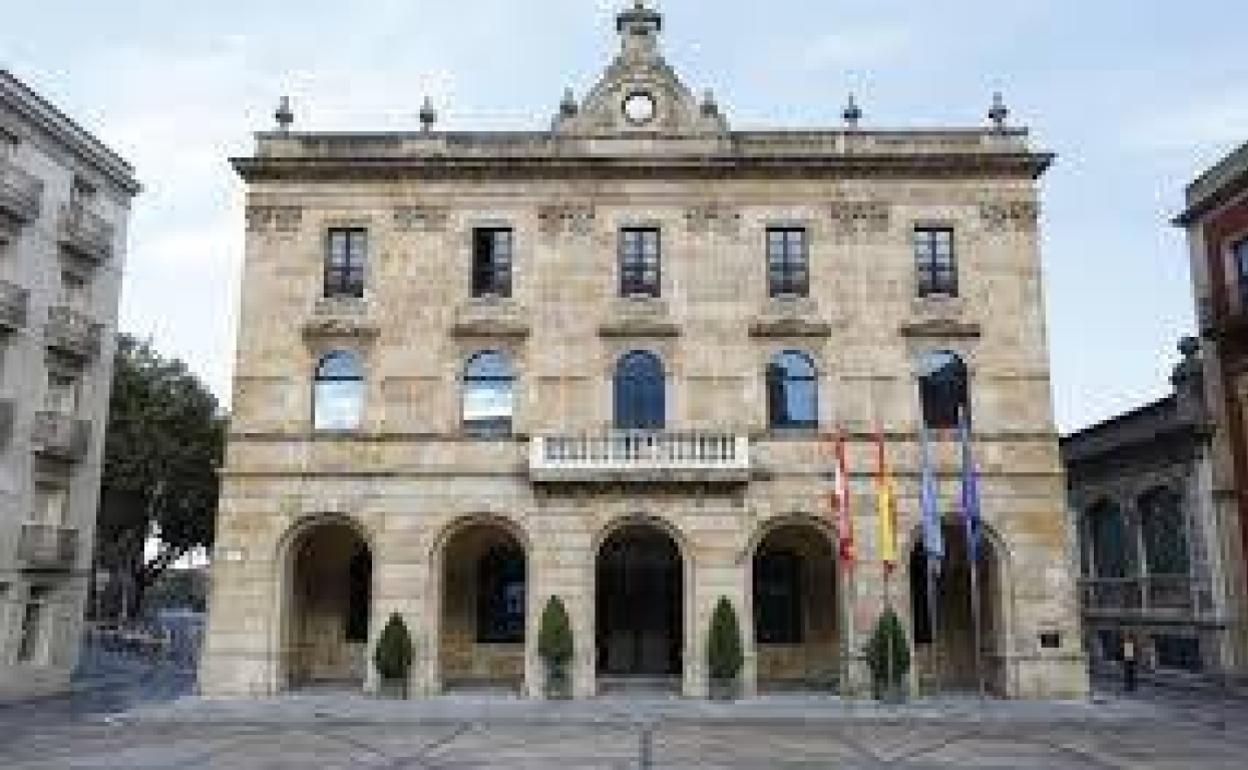 El Ayuntamiento prevé dedicar el próximo año 5,1 millones a fachadas, 420.000 euros a Tabacalera y 460.000 a Isabel la Católica