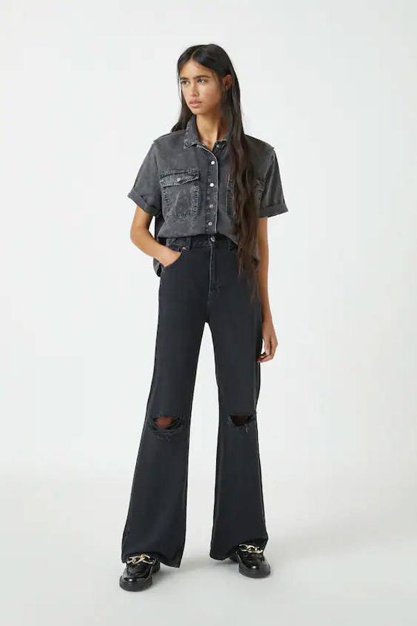 Jeans wide leg de tiro alto y de Pull & Bear, 29,99 euros.